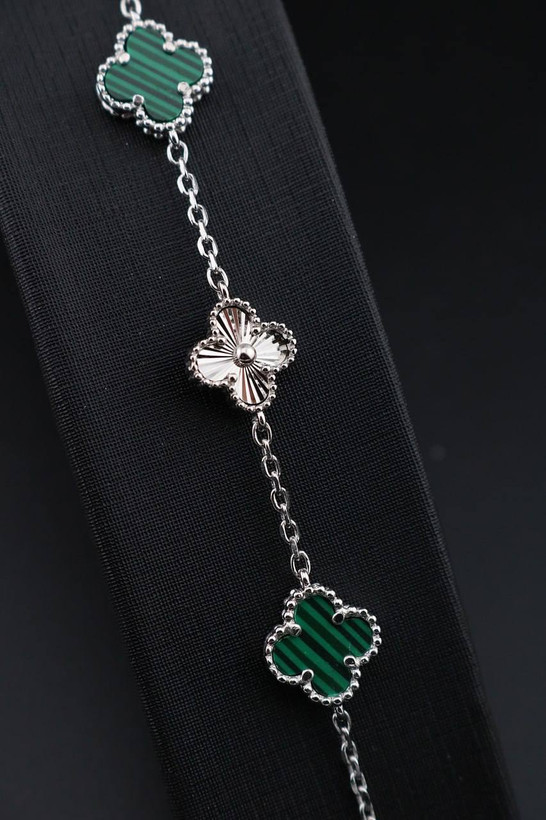 دستبند نقره ونکلیف پنج گل